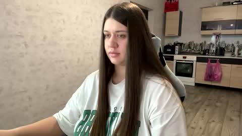 kianna_dior_ online show from 12/03/25, 10:13