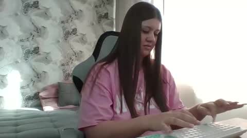 kianna_dior_ online show from 03/11/26, 09:37