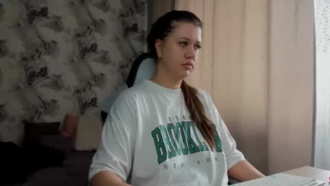 kianna_dior_ online show from 04/15/26, 03:57