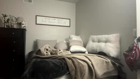 Snapshot of kiannaluv chatting on 09/09/25, 01:10 kiannaluv online show from 09/09/25, 01:10