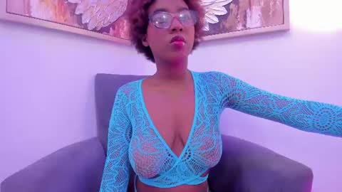 Snapshot of kiara_curls chatting on 07/10/26, 11:35 Kiara online show from 07/10/26, 11:35