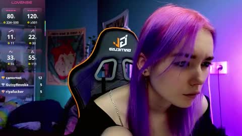 Snapshot of kiara_dream chatting on 10/18/25, 09:15 Kira online show from 10/18/25, 09:15