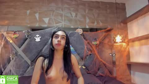 Snapshot of kiara_velvet__ chatting on 10/28/25, 05:44 kiara_velvet__ online show from 10/28/25, 05:44