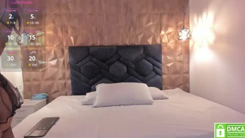 Snapshot of kiara_velvet__ chatting on 11/30/25, 03:43 kiara_velvet__ online show from 11/30/25, 03:43