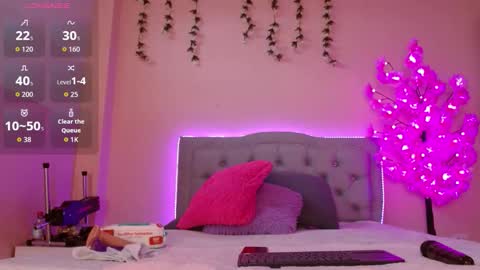 Snapshot of kiarabenedetti_ chatting on 10/21/25, 07:36 Kiara Benedetti online show from 10/21/25, 07:36