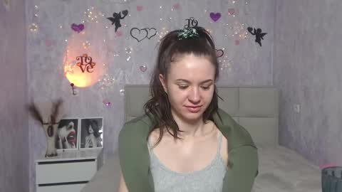 Snapshot of kiaracriegs chatting on 02/11/25, 04:33 Kara online show from 02/11/25, 04:33