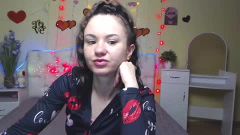 Snapshot of kiaracriegs chatting on 02/13/25, 07:42 Kara online show from 02/13/25, 07:42