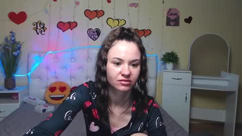 Snapshot of kiaracriegs chatting on 02/13/25, 11:37 Kara online show from 02/13/25, 11:37