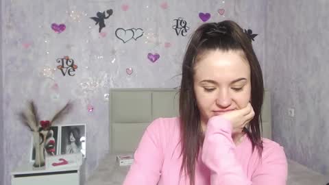 Snapshot of kiaracriegs chatting on 02/19/25, 04:01 Kara online show from 02/19/25, 04:01