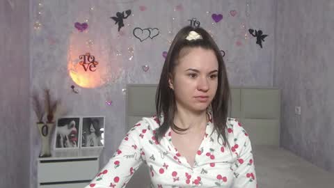 Snapshot of kiaracriegs chatting on 03/08/25, 02:34 Kara online show from 03/08/25, 02:34