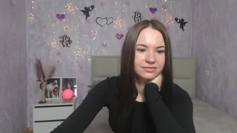 Snapshot of kiaracriegs chatting on 03/08/25, 06:16 Kara online show from 03/08/25, 06:16