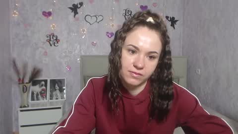 Snapshot of kiaracriegs chatting on 03/12/25, 06:33 Kara online show from 03/12/25, 06:33