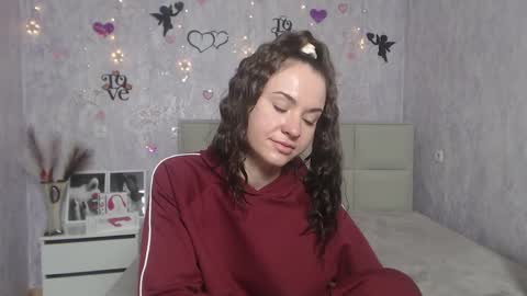 Snapshot of kiaracriegs chatting on 03/12/25, 09:35 Kara online show from 03/12/25, 09:35