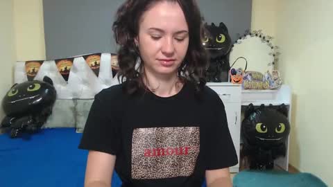 Snapshot of kiaracriegs chatting on 10/15/25, 05:46 Kara online show from 10/15/25, 05:46