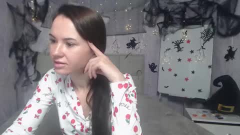 Snapshot of kiaracriegs chatting on 10/19/25, 05:46 Kara online show from 10/19/25, 05:46