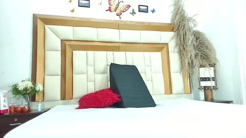 Kiara... online show from 04/25/26, 12:52