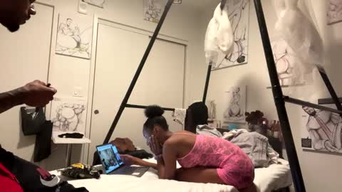 HunneysPlayRoom online show from 12/21/24, 01:42