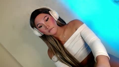 Snapshot of kiera_on_fire chatting on 12/12/24, 09:19 Kiera online show from 12/12/24, 09:19
