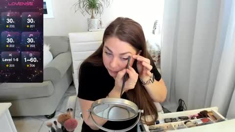 Kiera Reines online show from 01/11/25, 10:51