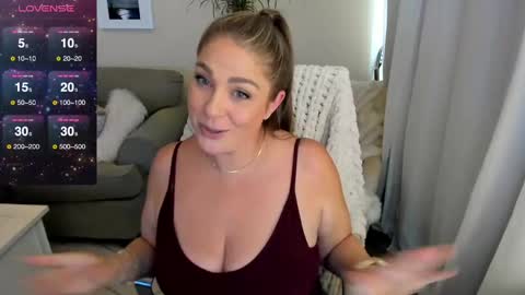 Kiera Reines online show from 09/17/25, 11:50