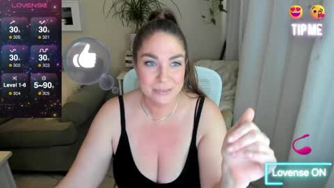 Snapshot of kierareines chatting on 03/31/26, 12:01 Kiera Reines online show from 03/31/26, 12:01