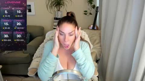 Snapshot of kierareines chatting on 05/24/26, 06:35 Kiera Reines online show from 05/24/26, 06:35