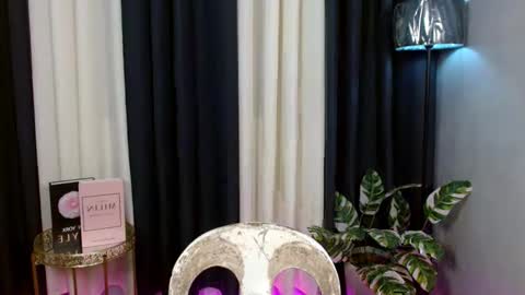 Snapshot of kiethmadison_miller chatting on 09/30/25, 06:40 Im Mia online show from 09/30/25, 06:40