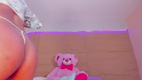 Snapshot of kiimcooper chatting on 02/27/25, 10:04 KIM COOPER online show from 02/27/25, 10:04