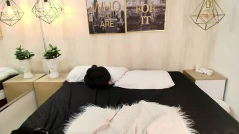 Kitty online show from 04/19/26, 06:10