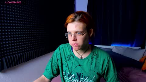 Snapshot of kiki_krash chatting on 12/18/24, 10:30 Kiki online show from 12/18/24, 10:30