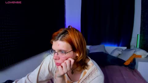 Snapshot of kiki_krash chatting on 12/18/24, 06:03 Kiki online show from 12/18/24, 06:03