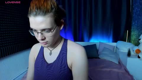 Snapshot of kiki_krash chatting on 12/25/24, 02:13 Kiki online show from 12/25/24, 02:13