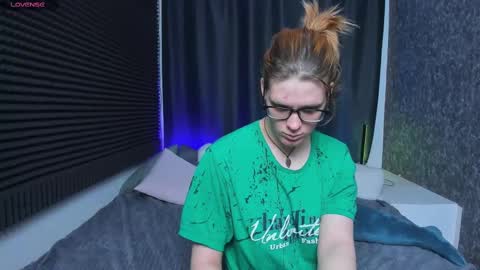 Snapshot of kiki_krash chatting on 02/24/25, 01:21 Kiki online show from 02/24/25, 01:21