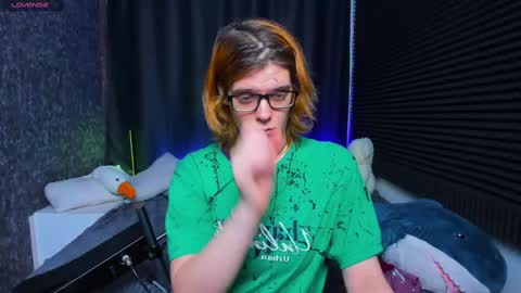 Snapshot of kiki_krash chatting on 02/25/25, 10:15 Kiki online show from 02/25/25, 10:15