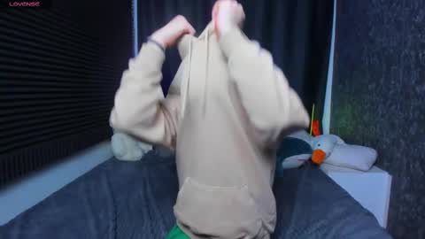 Snapshot of kiki_krash chatting on 02/27/25, 10:37 Kiki online show from 02/27/25, 10:37