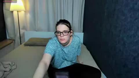 Snapshot of kiki_krash chatting on 03/08/25, 01:47 Kiki online show from 03/08/25, 01:47