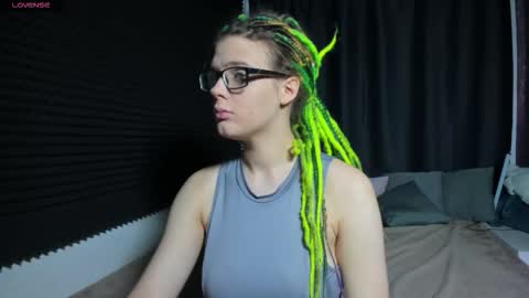 Snapshot of kiki_krash chatting on 09/25/25, 10:08 Kiki online show from 09/25/25, 10:08