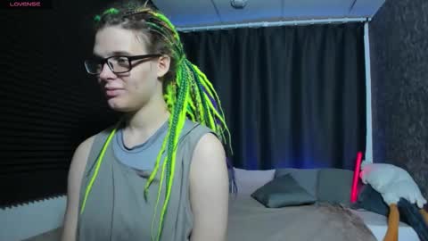 Snapshot of kiki_krash chatting on 09/27/25, 09:47 Kiki online show from 09/27/25, 09:47