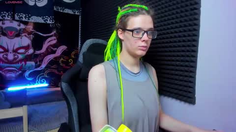 Snapshot of kiki_krash chatting on 09/30/25, 09:58 Kiki online show from 09/30/25, 09:58