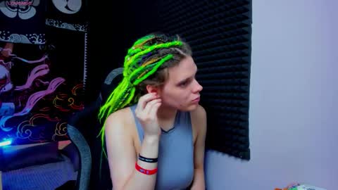 Snapshot of kiki_krash chatting on 10/10/25, 10:03 Kiki online show from 10/10/25, 10:03