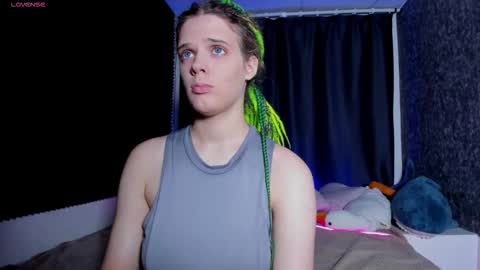 Snapshot of kiki_krash chatting on 10/25/25, 10:01 Kiki online show from 10/25/25, 10:01