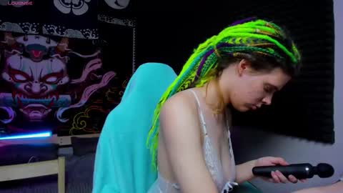 Snapshot of kiki_krash chatting on 10/31/25, 10:05 Kiki online show from 10/31/25, 10:05