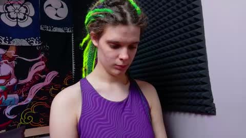 Snapshot of kiki_krash chatting on 11/28/25, 10:07 Kiki online show from 11/28/25, 10:07