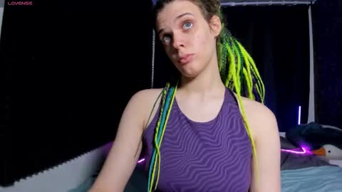 Snapshot of kiki_krash chatting on 12/05/25, 10:02 Kiki online show from 12/05/25, 10:02