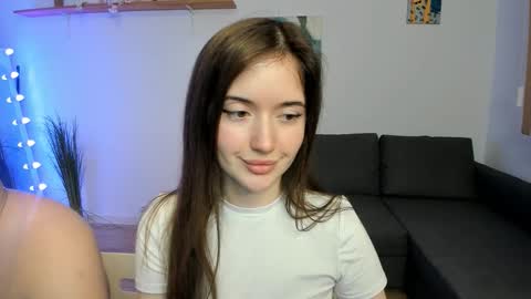 Snapshot of kiki_mcflurry chatting on 11/24/25, 08:41 PavelPolly online show from 11/24/25, 08:41