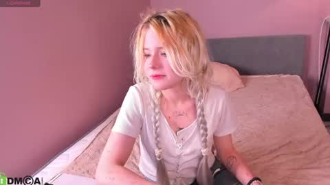 Snapshot of kiki_peach chatting on 06/22/26, 12:24 Jessica online show from 06/22/26, 12:24
