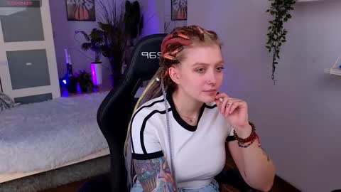 Snapshot of kiki_shay chatting on 11/13/25, 02:16 Kiki online show from 11/13/25, 02:16