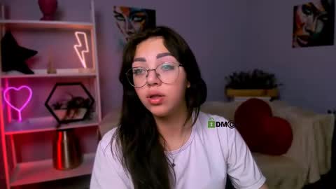 Snapshot of kiki_swan chatting on 03/10/25, 06:49 kiki_swan online show from 03/10/25, 06:49