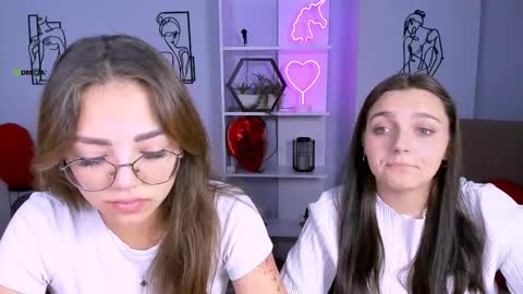 Snapshot of kiki_swan chatting on 09/16/25, 05:41 kiki_swan online show from 09/16/25, 05:41