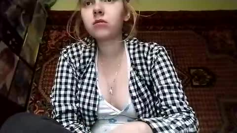 Snapshot of kikibang_ chatting on 10/28/25, 08:18 kikibang_ online show from 10/28/25, 08:18